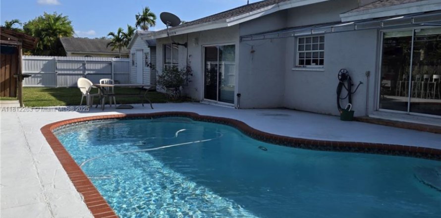 Villa ou maison à Miami, Floride 3 chambres, 197.23 m2 № 1755954