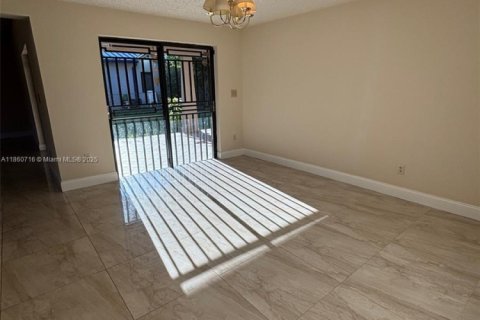 Casa en alquiler en Miami, Florida, 4 dormitorios, 297.66 m2 № 1889098 - foto 4