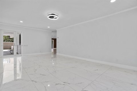 House in Plantation, Florida 4 bedrooms, 197.51 sq.m. № 1834093 - photo 30