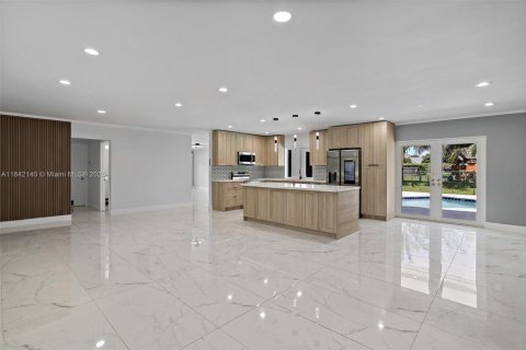 House in Plantation, Florida 4 bedrooms, 197.51 sq.m. № 1834093 - photo 12