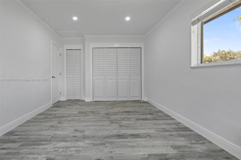 House in Plantation, Florida 4 bedrooms, 197.51 sq.m. № 1834093 - photo 26