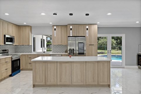 House in Plantation, Florida 4 bedrooms, 197.51 sq.m. № 1834093 - photo 15