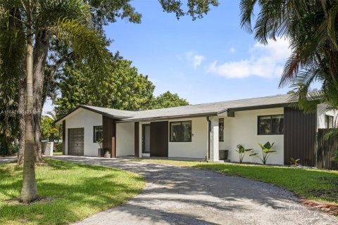 House in Plantation, Florida 4 bedrooms, 197.51 sq.m. № 1834093 - photo 11