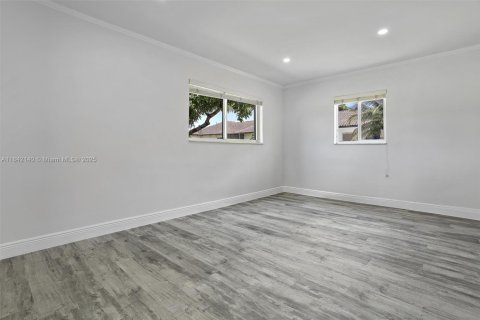 House in Plantation, Florida 4 bedrooms, 197.51 sq.m. № 1834093 - photo 25