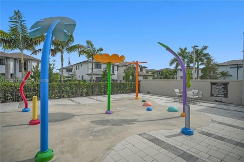 Condo in Doral, Florida, 2 bedrooms in URBANA  № 1809258 - photo 4