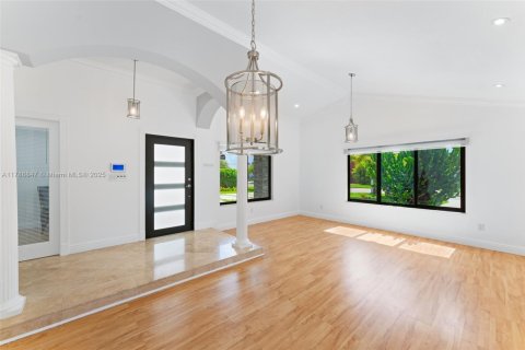 Casa en venta en Miami, Florida, 4 dormitorios, 223.24 m2 № 2038783 - foto 8
