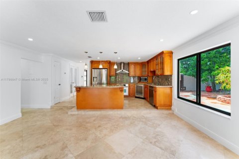 Casa en venta en Miami, Florida, 4 dormitorios, 223.24 m2 № 2038783 - foto 15