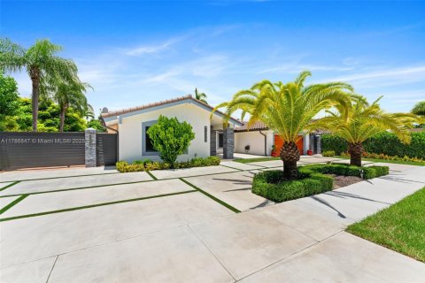 Casa en venta en Miami, Florida, 4 dormitorios, 223.24 m2 № 2038783 - foto 3