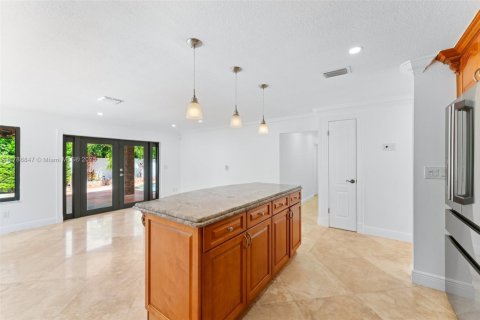 Casa en venta en Miami, Florida, 4 dormitorios, 223.24 m2 № 2038783 - foto 13