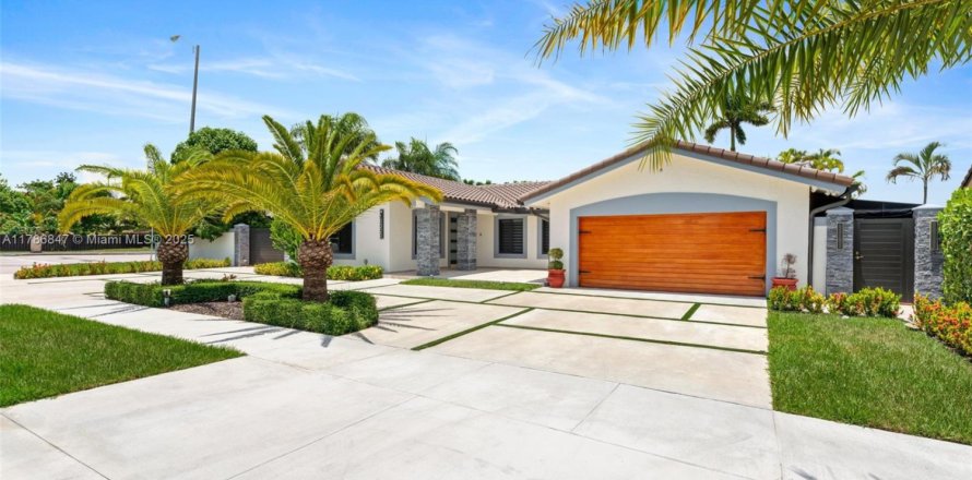 Casa en Miami, Florida 4 dormitorios, 223.24 m2 № 2038783
