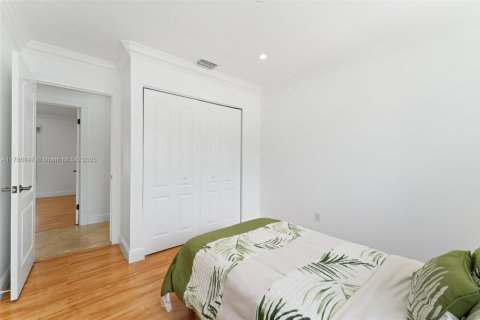 Casa en venta en Miami, Florida, 4 dormitorios, 223.24 m2 № 2038783 - foto 22