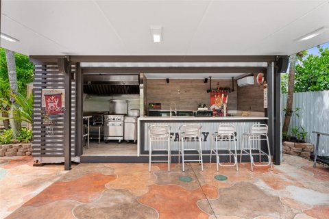 Casa en venta en Miami, Florida, 4 dormitorios, 223.24 m2 № 2038783 - foto 7