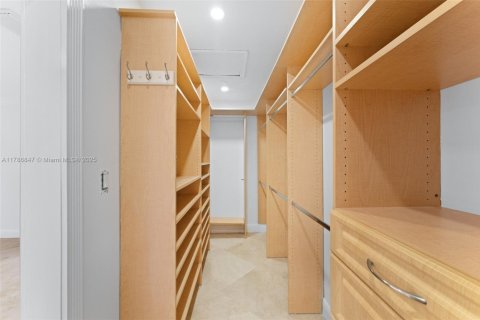 Casa en venta en Miami, Florida, 4 dormitorios, 223.24 m2 № 2038783 - foto 19