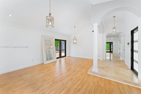 Casa en venta en Miami, Florida, 4 dormitorios, 223.24 m2 № 2038783 - foto 9