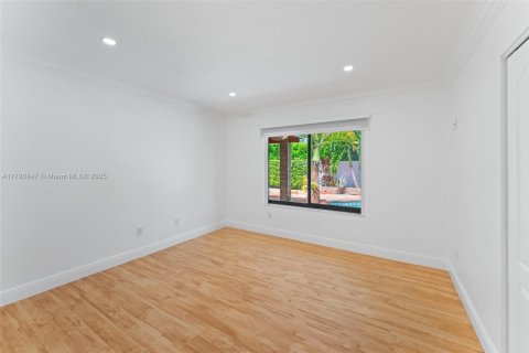 Casa en venta en Miami, Florida, 4 dormitorios, 223.24 m2 № 2038783 - foto 24