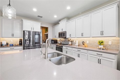 House in Clermont, Florida 5 bedrooms, 330.36 sq.m. № 2147813 - photo 21