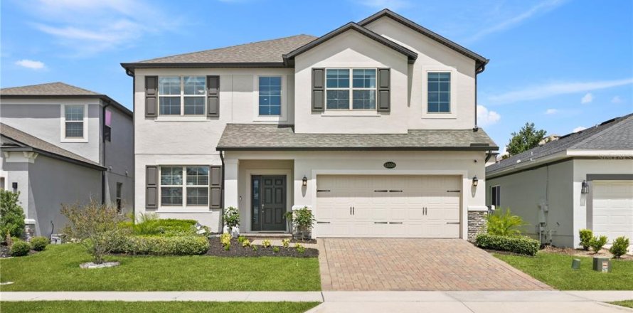 House in Clermont, Florida 5 bedrooms, 330.36 sq.m. № 2147813