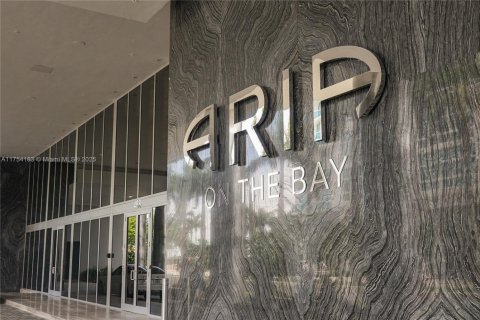 Condo in Miami, Florida, 2 bedrooms  № 1700204 - photo 4