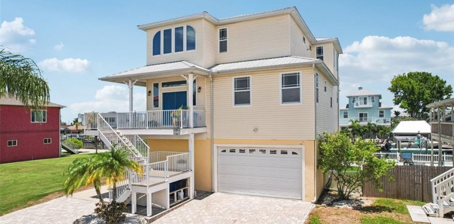 Casa en Hudson, Florida 3 dormitorios, 245.26 m2 № 1783432
