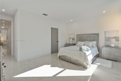 Commercial property in Miami, Florida 464.51 sq.m. № 1839731 - photo 17