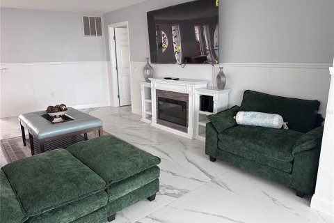Villa ou maison à louer à Crystal River, Floride: 4 chambres, 259.94 m2 № 2110473 - photo 2