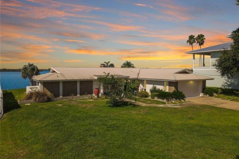 Villa ou maison à Crystal River, Floride 4 chambres, 259.94 m2 № 2110473