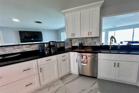 Villa ou maison à louer à Crystal River, Floride: 4 chambres, 259.94 m2 № 2110473 - photo 15