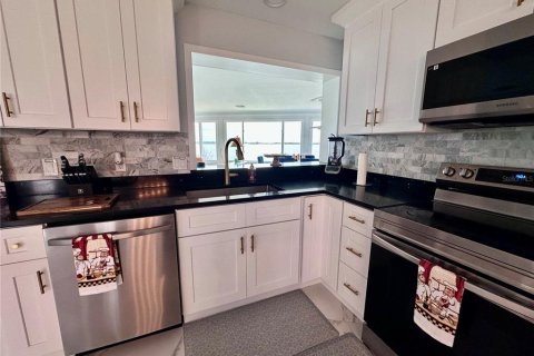 Villa ou maison à louer à Crystal River, Floride: 4 chambres, 259.94 m2 № 2110473 - photo 16