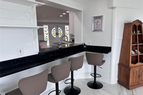 Villa ou maison à louer à Crystal River, Floride: 4 chambres, 259.94 m2 № 2110473 - photo 4