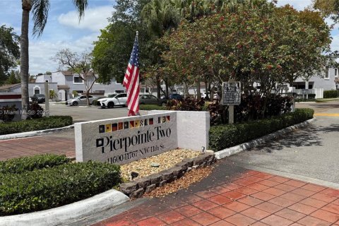 Adosado en venta en Pembroke Pines, Florida, 2 dormitorios, 90.3 m2 № 1731512 - foto 18