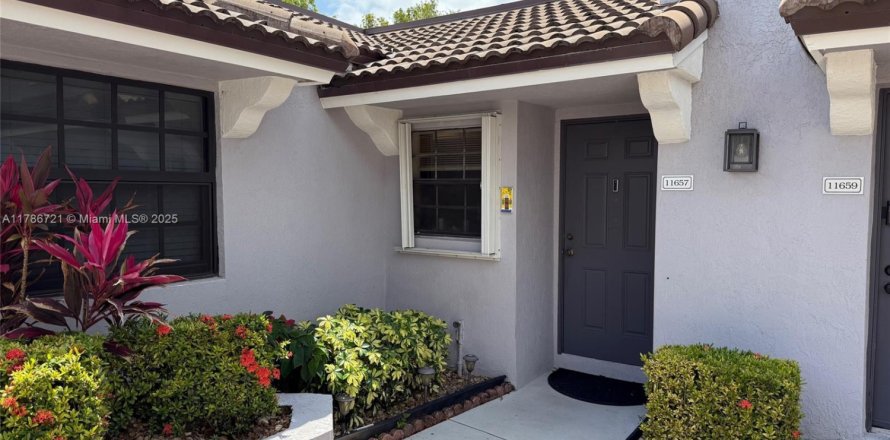 Adosado en Pembroke Pines, Florida 2 dormitorios, 90.3 m2 № 1731512