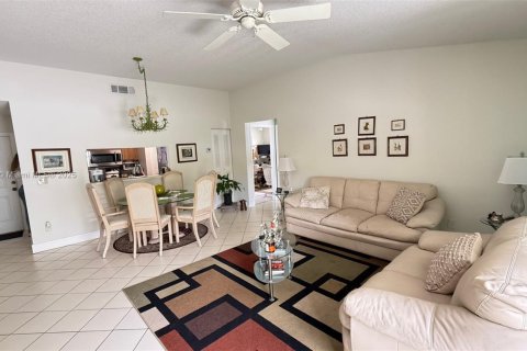 Adosado en venta en Pembroke Pines, Florida, 2 dormitorios, 90.3 m2 № 1731512 - foto 4