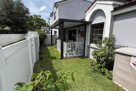 Adosado en venta en Pembroke Pines, Florida, 2 dormitorios, 90.3 m2 № 1731512 - foto 16