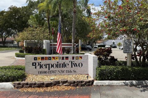 Adosado en venta en Pembroke Pines, Florida, 2 dormitorios, 90.3 m2 № 1731512 - foto 2