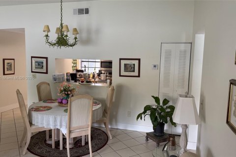 Adosado en venta en Pembroke Pines, Florida, 2 dormitorios, 90.3 m2 № 1731512 - foto 5
