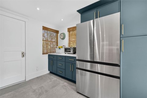 House in Saint Petersburg, Florida 3 bedrooms, 201.41 sq.m. № 2302565 - photo 17
