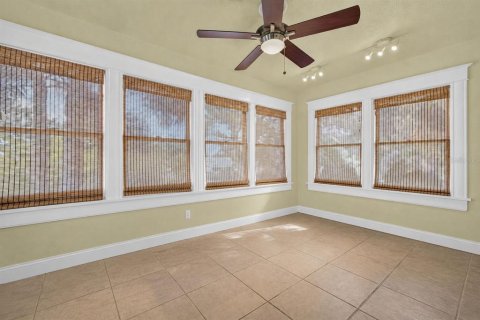 House in Saint Petersburg, Florida 3 bedrooms, 201.41 sq.m. № 2302565 - photo 28
