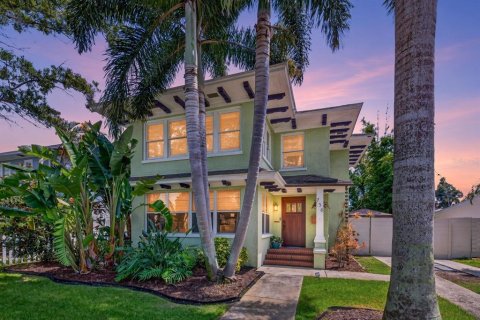 Casa en Saint Petersburg, Florida 3 dormitorios, 201.41 m2 № 2302565