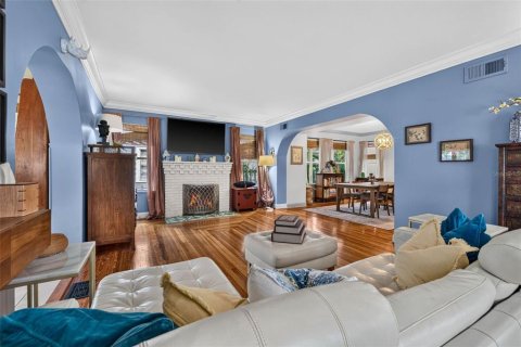 House in Saint Petersburg, Florida 3 bedrooms, 201.41 sq.m. № 2302565 - photo 5