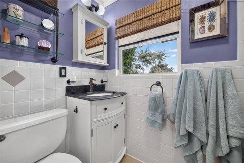 House in Saint Petersburg, Florida 3 bedrooms, 201.41 sq.m. № 2302565 - photo 25