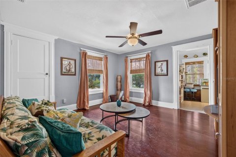 House in Saint Petersburg, Florida 3 bedrooms, 201.41 sq.m. № 2302565 - photo 26