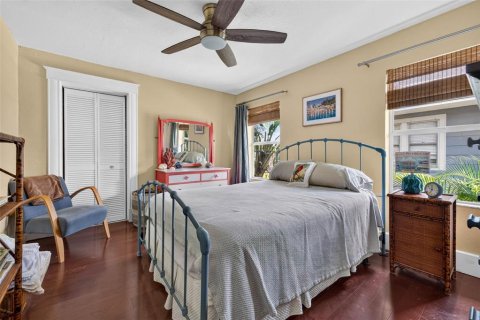 House in Saint Petersburg, Florida 3 bedrooms, 201.41 sq.m. № 2302565 - photo 29