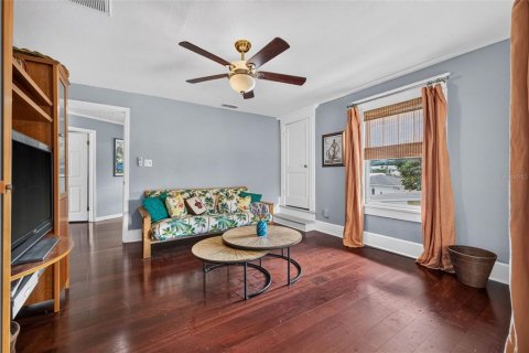 House in Saint Petersburg, Florida 3 bedrooms, 201.41 sq.m. № 2302565 - photo 27