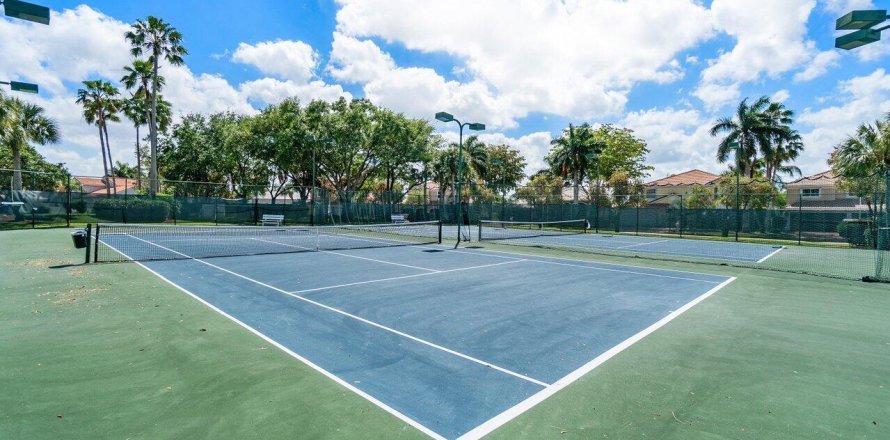 House in Boca Raton, Florida 4 bedrooms, 247.12 sq.m. № 1189837