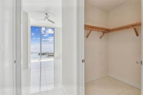 Condominio en alquiler en Saint Petersburg, Florida, 2 dormitorios, 141.4 m2 № 1912986 - foto 16