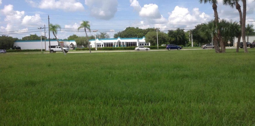 Terreno en Fort Pierce, Florida № 517498
