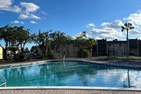 Condo in Lauderhill, Florida, 1 bedroom  № 1959529 - photo 16