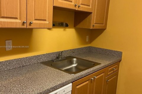 Condo in Lauderhill, Florida, 1 bedroom  № 1959529 - photo 6