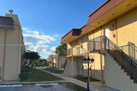 Condo in Lauderhill, Florida, 1 bedroom  № 1959529 - photo 17