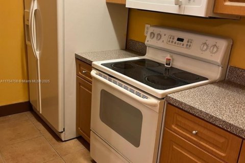 Condo in Lauderhill, Florida, 1 bedroom  № 1959529 - photo 5